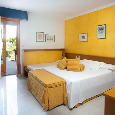 Marina Hotel 4*